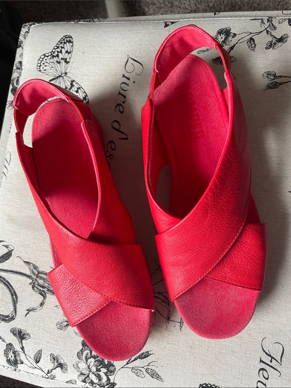 Camper Balloon Red Leather Cross Strap Sandals - Picture 3 of 9